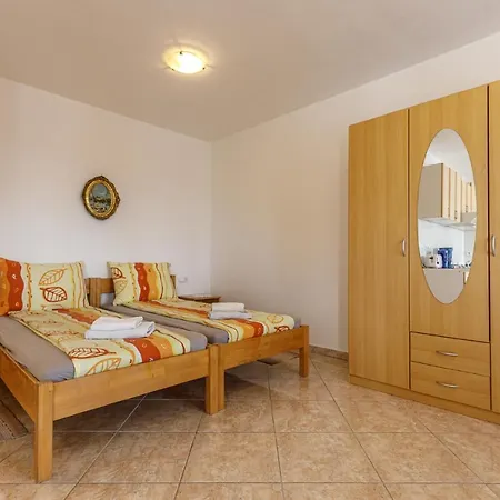 Sascha In Nyaraló *